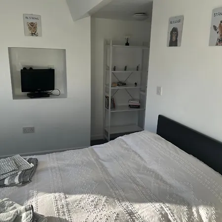 Homely House Bradford (West Yorkshire)