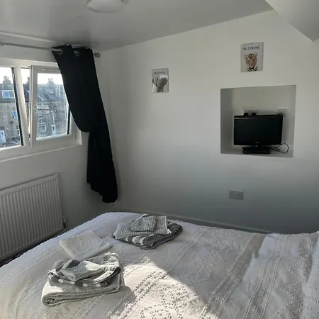 Homely House * Bradford (West Yorkshire)